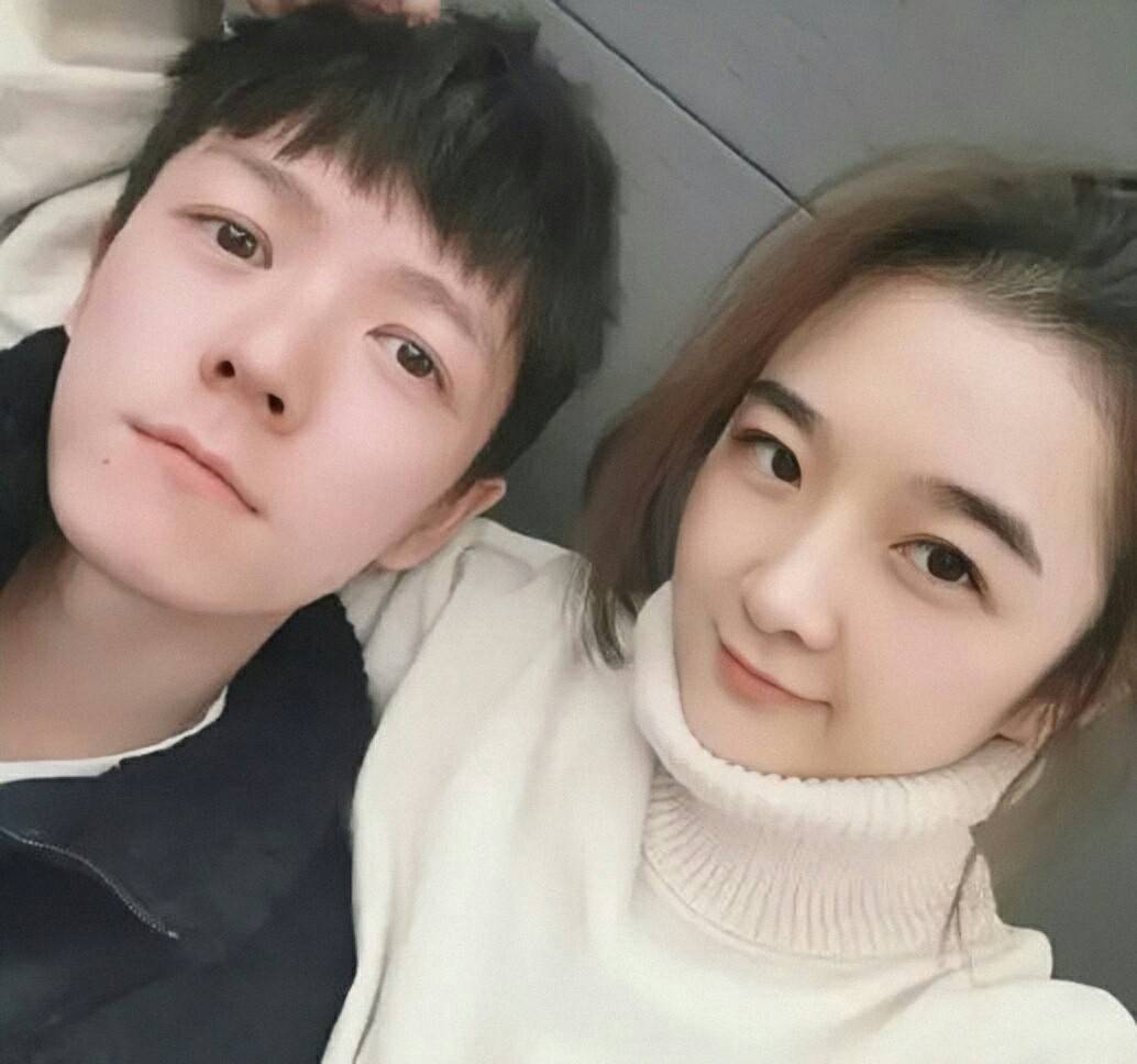 王栎鑫宣布离婚:我先下车了