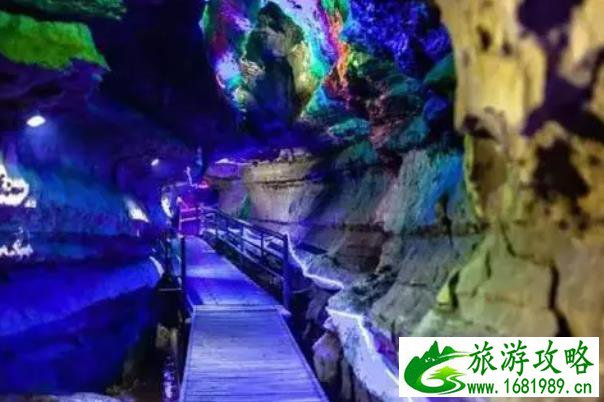 山东地下大峡谷萤火虫洞