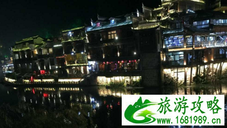 如何去凤凰古城 凤凰古镇在哪儿 关于凤凰古镇名字的由来 如何去凤凰古城 凤凰古镇在哪儿 关于凤凰古镇名字的由来