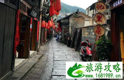 如何去凤凰古城 凤凰古镇在哪儿 关于凤凰古镇名字的由来 如何去凤凰古城 凤凰古镇在哪儿 关于凤凰古镇名字的由来