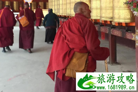 亚青寺怎么样  去亚青寺怎么走