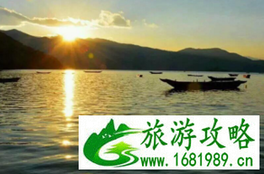 泸沽湖在哪儿 那里好玩吗 有些什么风俗 泸沽湖在哪儿 那里好玩吗 有些什么风俗