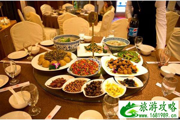 三峡游轮哪个餐饮好 三峡五星游轮和普通游船餐饮对比 三峡游轮哪个餐饮好 三峡五星游轮和普通游船餐饮对比