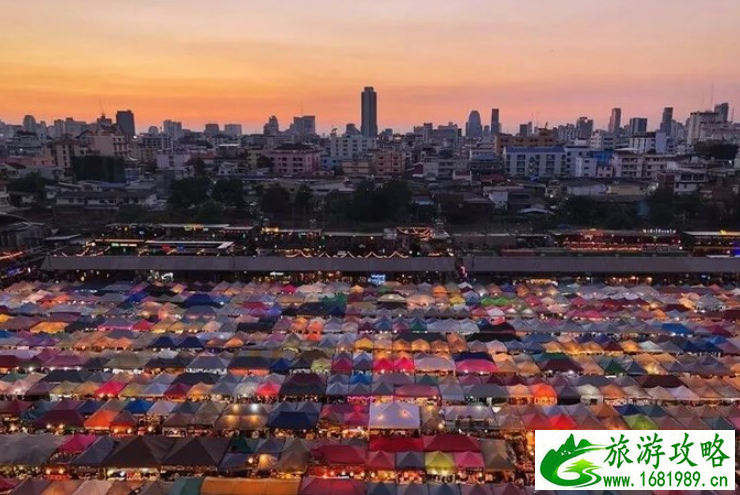 拉差达火车夜市必吃 2022泰国拉差达火车夜市营业时间+地址
