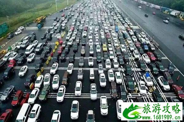 上海春运返程高峰 高速入口逢车必检