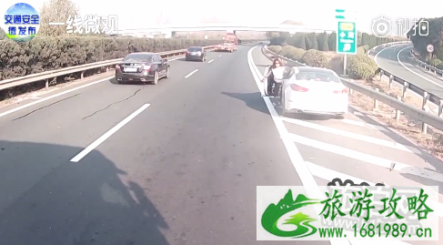 高速上强行变道急刹引发追尾是怎么回事 高速上强行变道急刹引发追尾是怎么回事