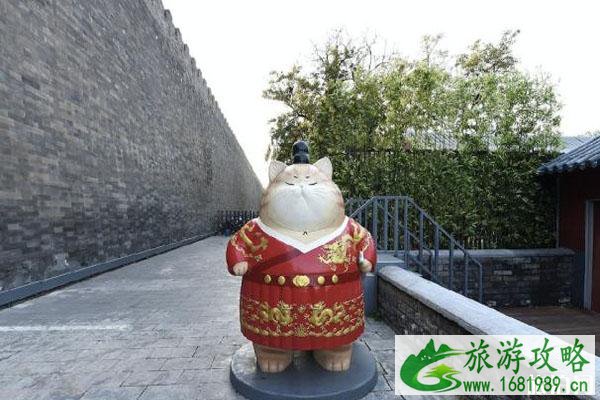 故宫现巨型御猫 游客纷纷打卡