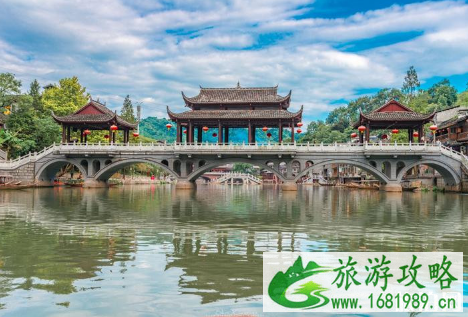凤凰沱江泛舟多少钱 凤凰沱江泛舟白天还是晚上 凤凰沱江泛舟多少钱 凤凰沱江泛舟白天还是晚上
