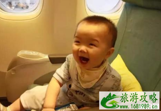 宝宝坐飞机哭闹的原因 宝宝坐飞机带什么东西 宝宝坐飞机哭闹的原因 宝宝坐飞机带什么东西
