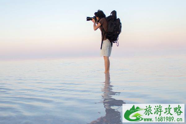 旅游穿什么衣服拍照好看 旅游穿什么衣服拍照好看