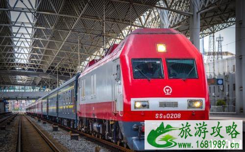 坐火车带什么吃的好 坐卧铺火车要注意什么 坐火车带什么吃的好 坐卧铺火车要注意什么
