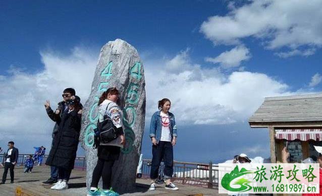 60岁以上的人适合去西藏旅游吗 60岁以上的人适合去西藏旅游吗
