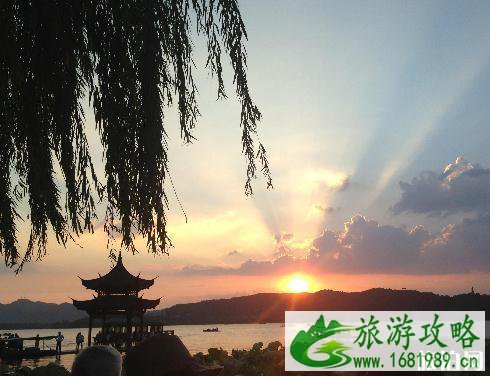 西湖水面白沫是什么 西湖水面被污染了吗 西湖水面白沫是什么 西湖水面被污染了吗
