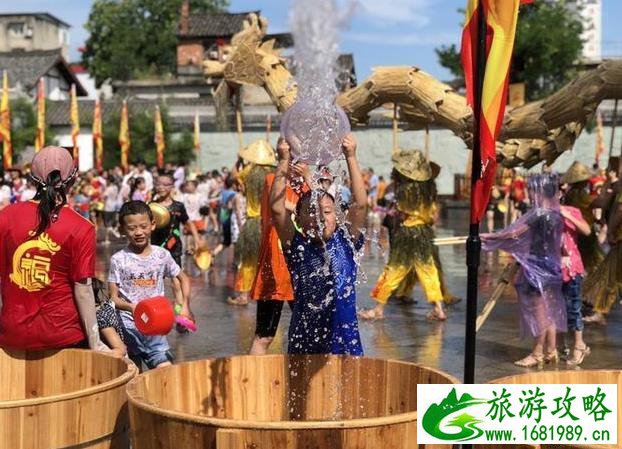 国内旅游攻略手抄报地理_旅游地图手抄报简单