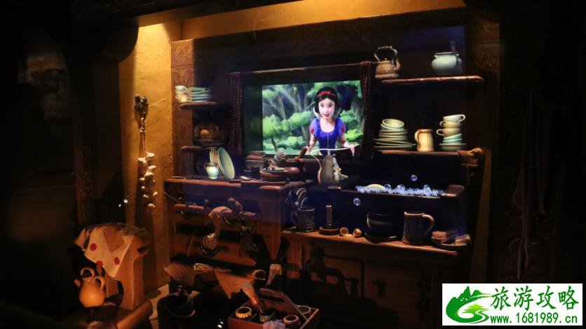 杭州龙井路骑行者与黄麂相撞双双受伤